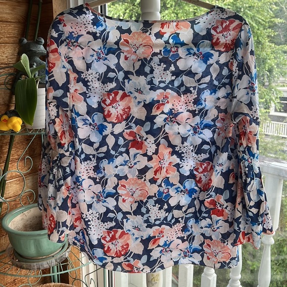 Jane and Delancey pull on cotton top with huge pleated bell 3/4 length sleeves - Picture 2 of 5